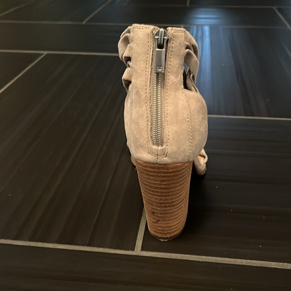 Lucky Brand Gray Sandals - Picture 3 of 3